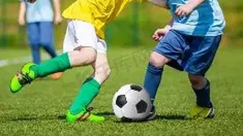 英超第30轮裁判看点：巴罗特吹罚默西德德比，鲍森执法切尔西与热刺关键对决