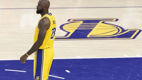 赵继伟妙传韩德君，飞身扣篮精彩瞬间