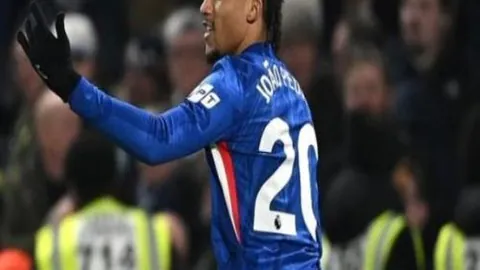 揭秘蓝月亿元豪购：詹俊点评曼城4亿砸下格伊，联赛积分距枪手仅差7分！